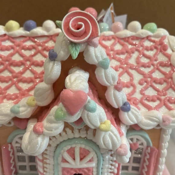 Love & Cupcakes Light Up Valentine's Gingerbread Style House Pink Pastel Decor - Picture 7 of 10
